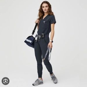 dark harbor scrub set